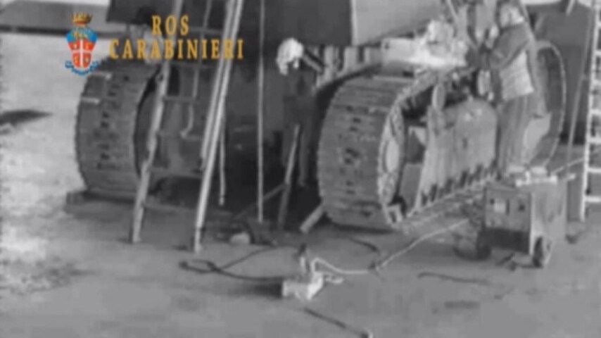 Era un trattore agricolo trasformato in una sorta di mezzo corazzato attrezzato con un cannoncino da 12 millimetri.