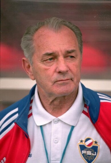 Tra le tante panchine, anche quella della sua nazione, prima della guerra civile.