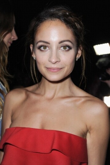 Il make up artist ha esagerato con la cipria nella zona attorno agli occhi