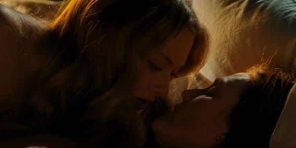 Nel thriller di Atom Egoyan, il pubblico si è lasciato attrarre nel pericoloso menage con Liam Neeson. Il rapporto tra le due contribuisce a creare quel carico di suspense di cui il film è pieno.