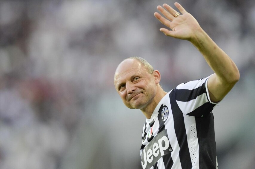 Si è presentato abbastanza invecchiato in campo Pietro Vierchowod, che con la Juve ha vinto la Champions League nel '96.