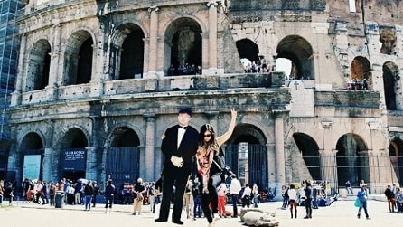 Viaggia in tutto il mondo per mostrare al papà morto i luoghi più belli