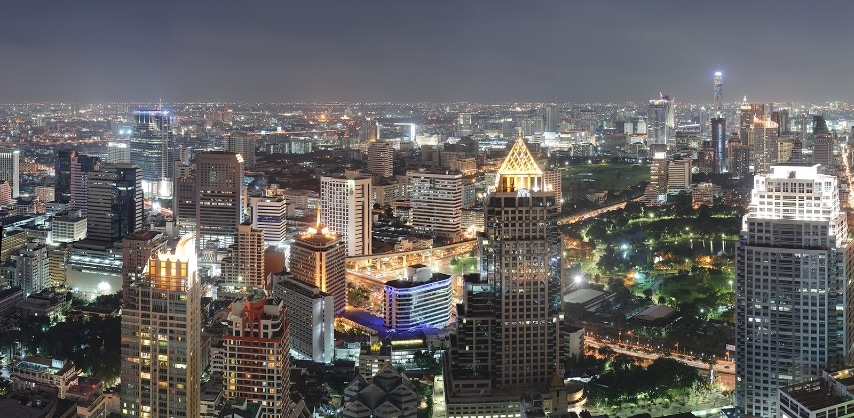 Da Wikipedia: http://en.wikipedia.org/wiki/File:Bangkok_Night_Wikimedia_Commons.jpg