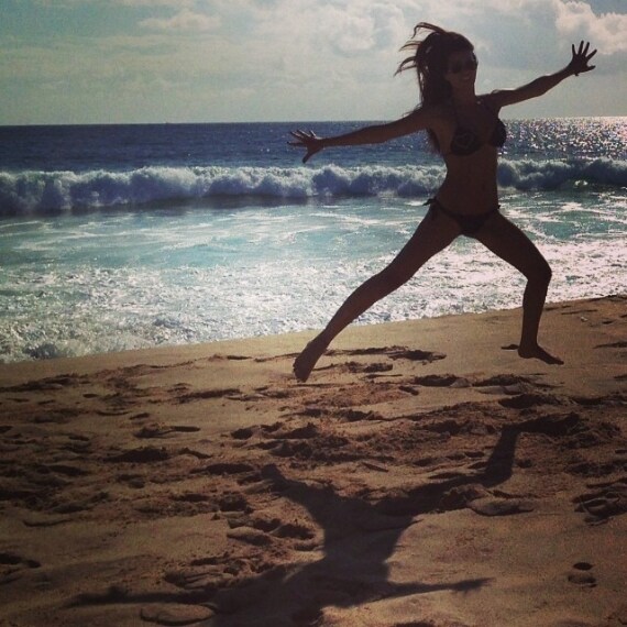 Laura Torrisi sta trascorrendo un periodo di relax sulla spiaggia di Biarritz, in Francia. L'attrice è da sola, al suo fianco non c'è Leonardo Pieraccioni.