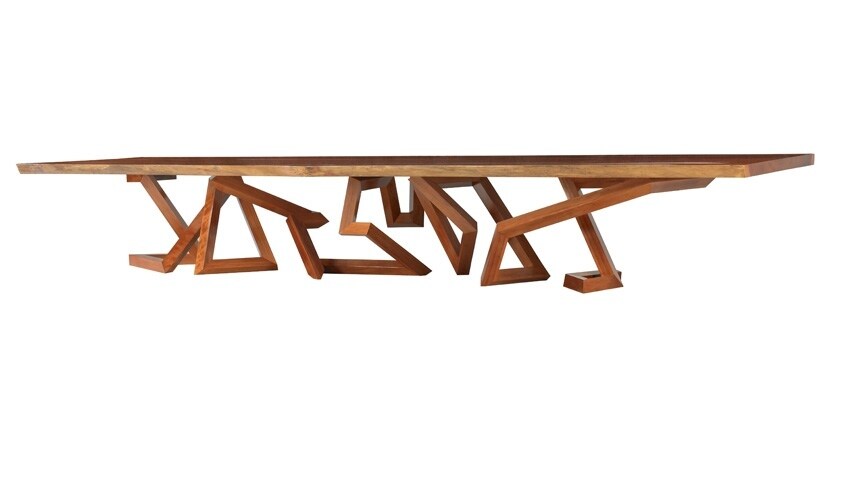 La coppia subito scoprì una comune passione per il design. Da allora i due hanno lavorato insieme per creare un'incredibile collezione di 12 pezzi di mobili. Il tavolo in legno The Long Run Table