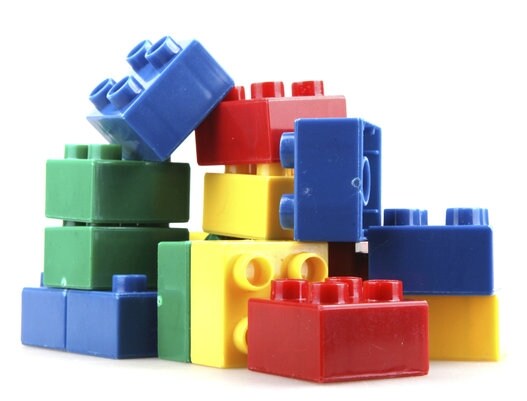 Anche per i mattoncini di Lego è preferibile utilizzare un sacchetto a rete in cui avvolgerli per lavarli nella lavatrice.