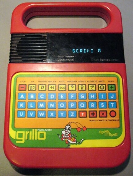 Il Grillo Parlante era un gioco elettronico prodotto dalla Texas Instruments a partire dalla fine degli anni settanta e distribuito in Italia dalla Clementoni: "Scrivi, ripeti e controlla". Al giorno d'oggi, non è più in produzione.