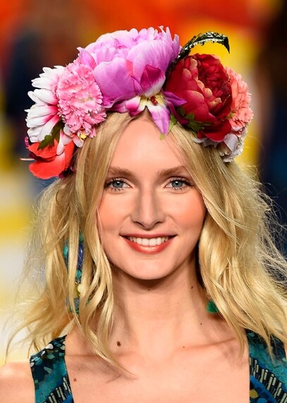 Make up fresco e luminoso sui toni del corallo