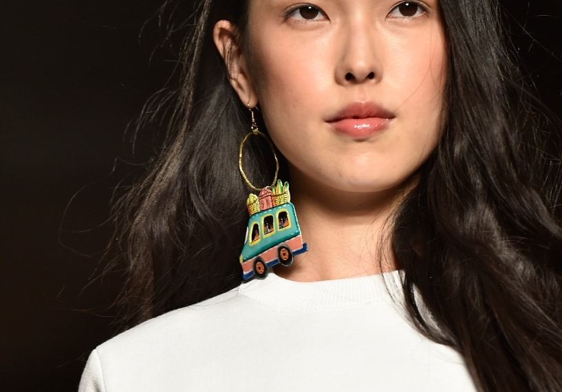 I divertenti orecchini pendenti a forma di bus