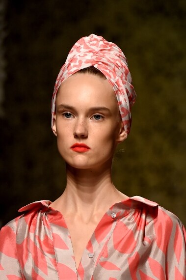 I turbanti chic dalle fantasie colorate