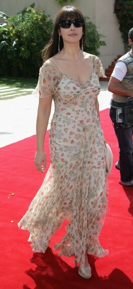 La Bellucci con un modello naif