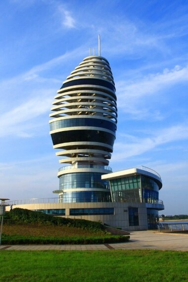 É la torre del Shandong Rizhao Water Sports Center.