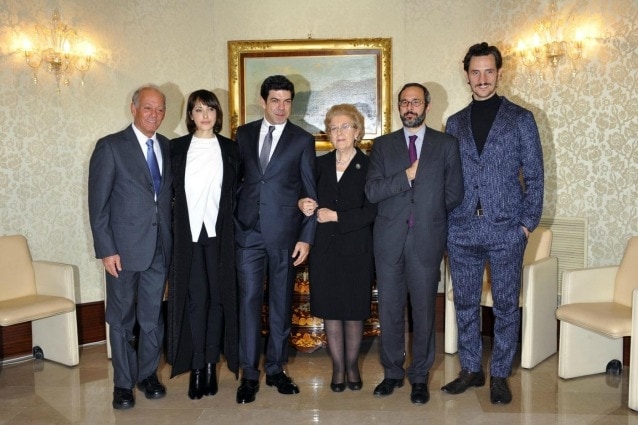 Il cast con il regista Alberto Negrin, la presidente Rai Annamaria Tarantola e Umberto Ambrosoli, figlio di Giorgio