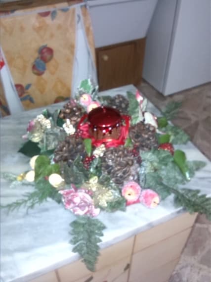 Questo è il centro tavola che nomino centro tavola della riconciliazione e la candela al centro verrà accesa il giorno di natale per affermare la riconciliazione anteprima. (Foto inviata dall'utente Jordan)