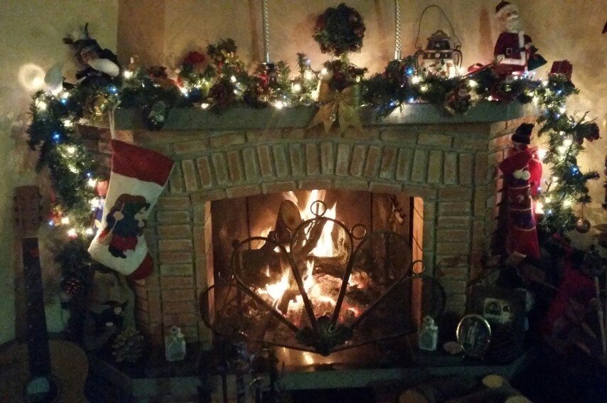 Il calore della famiglia...arde come il fuoco di un camino! Foto inviata da Gina