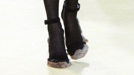 Kim Kardashian e i sandali di pelo