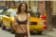 Emily gira a Time Square in culotte e reggiseno