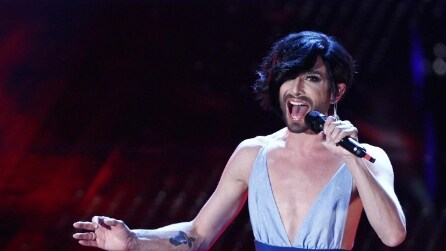 Il nuovo look di Conchita Wurst a Sanremo 2015