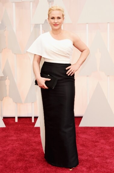 Non sempre il bianco e nero funziona. In questo caso l'abito di Rosetta Getty invecchia, e non poco, l'attrice premio Oscar