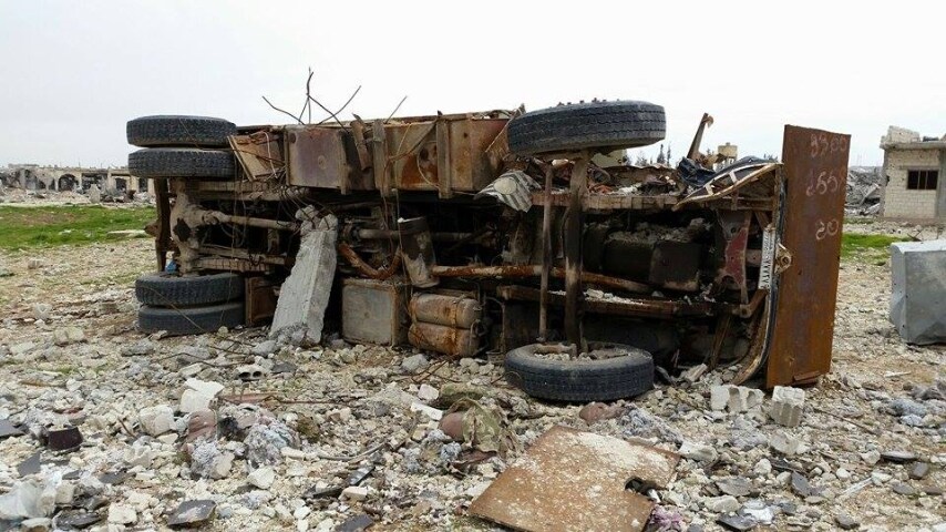 Mezzo blindato dell'Isis distrutto nei combattimenti