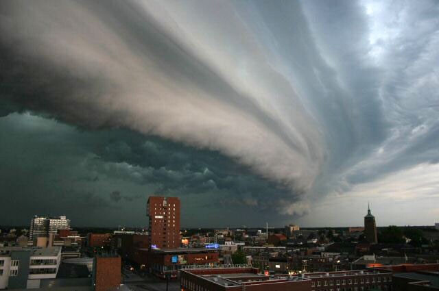 http://en.wikipedia.org/wiki/File:Rolling-thunder-cloud.jpg