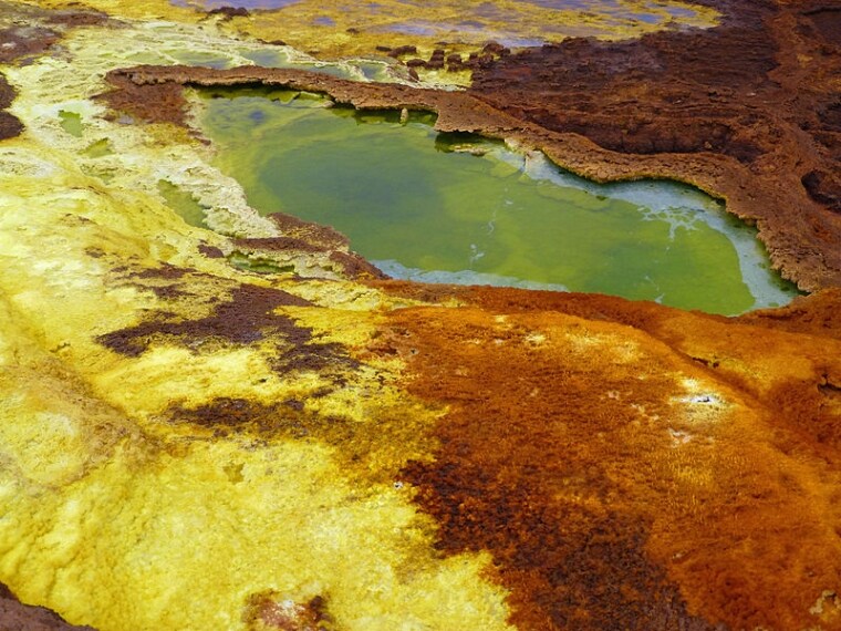 http://commons.wikimedia.org/wiki/File:Dallol-Ethiopie_(42).jpg