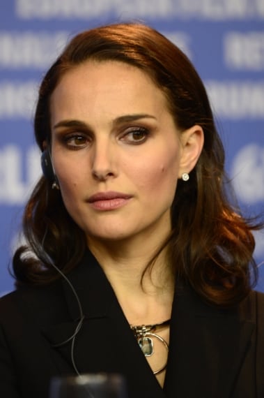 Aiutandoti con una matita, potrai andare a definire l'arco di cupido, aumentando di appena qualche millimetro il tuo bordo naturale.