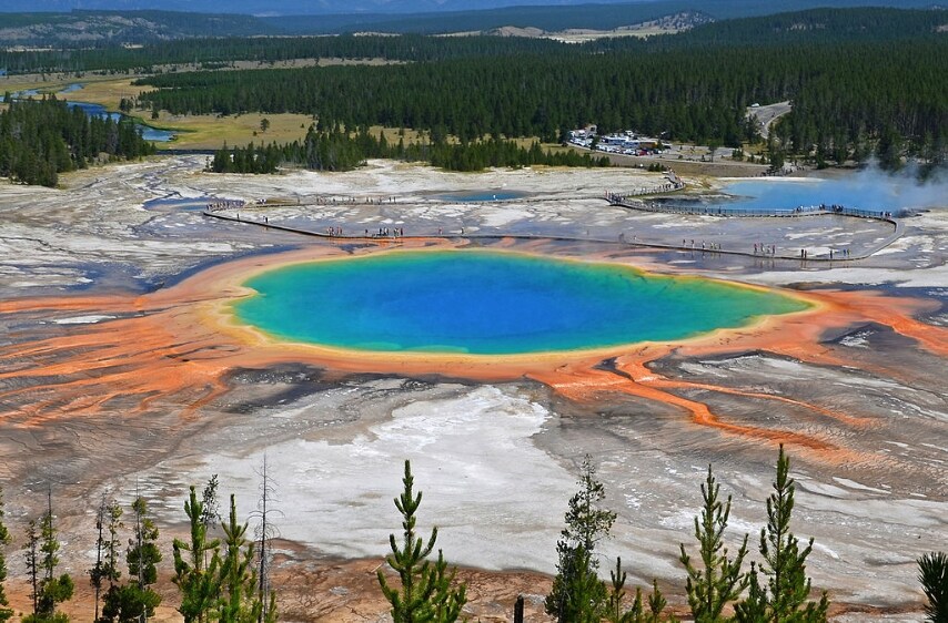 http://commons.wikimedia.org/wiki/File:Grand_Prismatic_Spring.jpg
