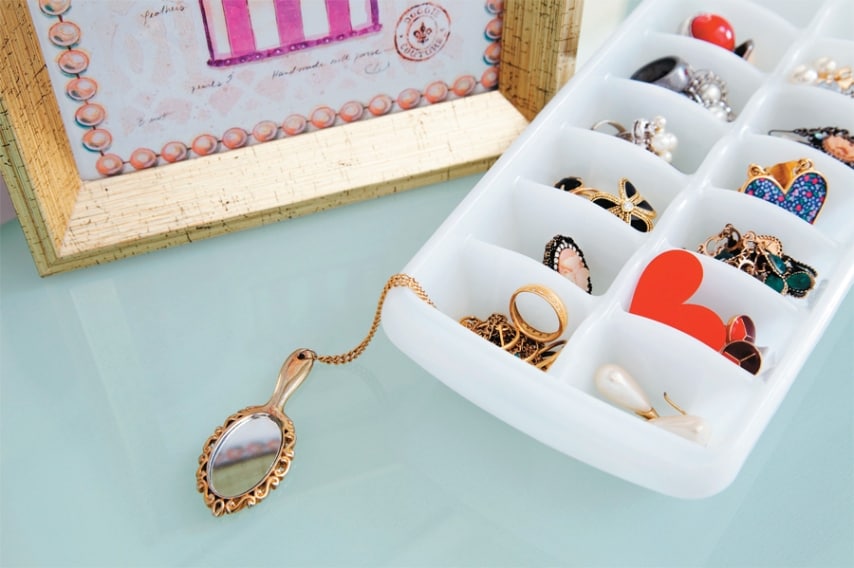 Si tratta di un semplice contenitore per il ghiaccio, ma è una pratica soluzione per distinguere i piccoli accessori.