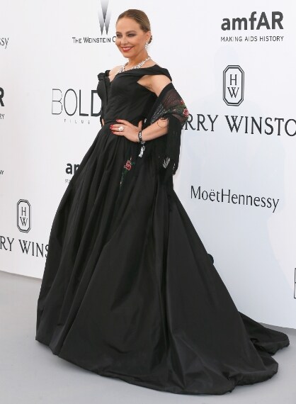 La meravigliosa attrice sembra una Zarina ad un ballo. VOTO: 3