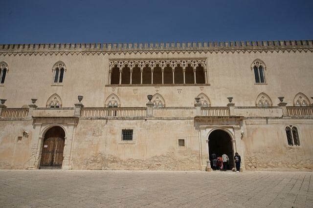 http://commons.wikimedia.org/wiki/File:Castello-donnafugata-fassade.jpg