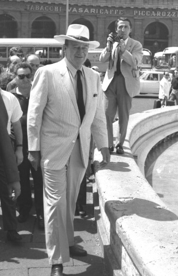 John Waine a piazza Esedra, 1968
