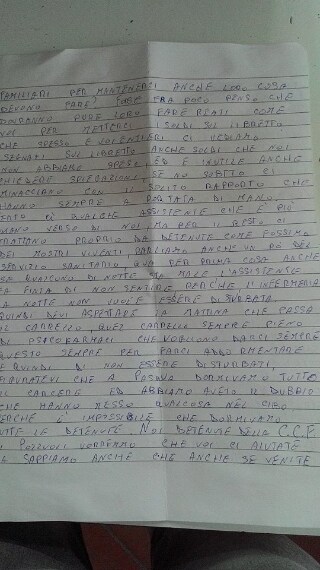 "In questo “inferno” che noi viviamo, andiamo avanti solo con le minacce dei rapporti, anche per una sigaretta, che è l'ultima cosa che ci è rimasta qua dentro, in questo inferno che è così facile ad entrare, ma così difficile ad uscire". Chi scrive è una donna, detenuta nel carcere di Pozzuoli, che ha voluto mantenere l'anonimato per non aggiungere pena a pena.