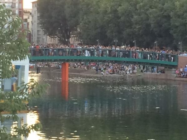 "C'è giusto un po' di gente per #lanottedellelanterne alla darsena di Milano"