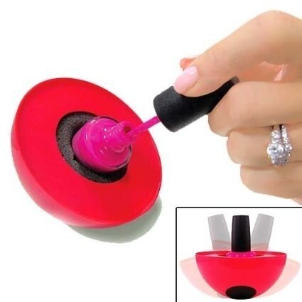 L'idea perfetta per non far cadere lo smalto sul letto