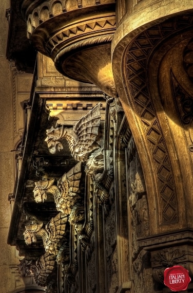 La Casa della Vittoria (nota anche come Casa del Carrera o Casa dei Draghi) è un edificio storico di Torino, considerato uno dei più interessanti esempi di residenza civile in stile Liberty-Neogotico presenti nel capoluogo piemontese.