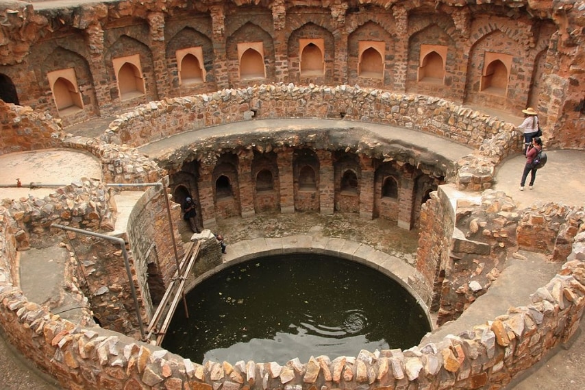 https://commons.wikimedia.org/wiki/File:A_Baoli_in_Ferozshah_Kotla,_New_Delhi.jpg