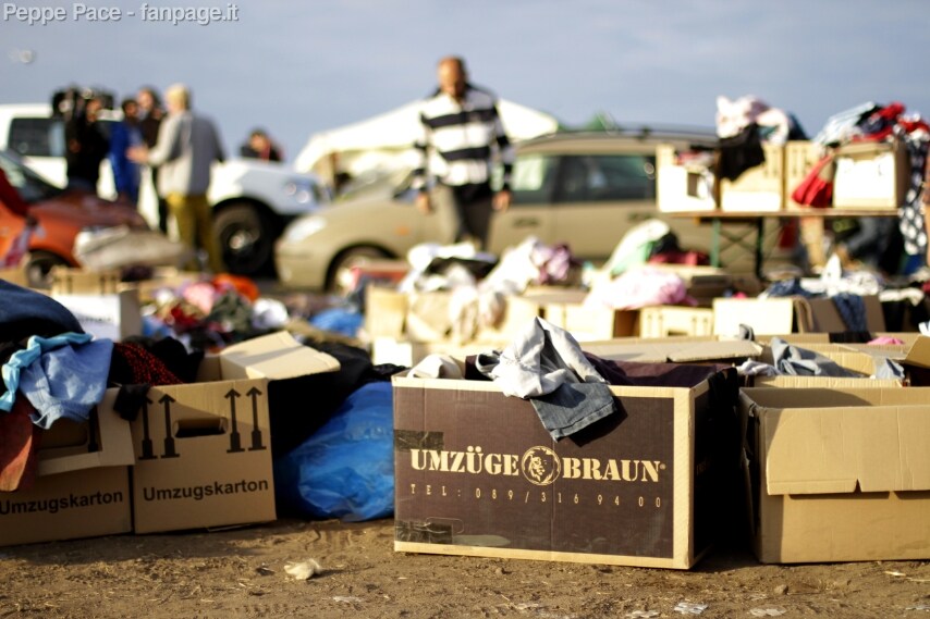 Il campo di prima accoglienza è presidiato dalle associazioni umanitarie