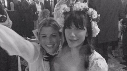 Il look "riciclato" di Emma per il matrimonio di Elisa
