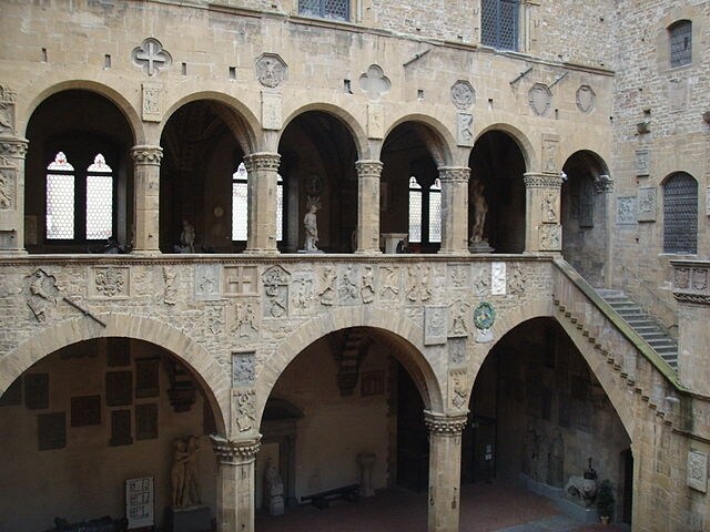 https://commons.wikimedia.org/wiki/File:Bargello_cortile_15.JPG