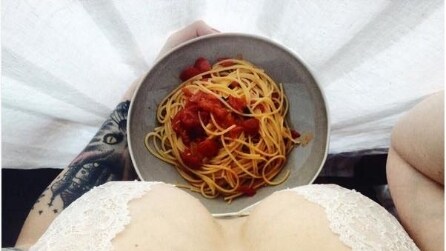 "Tette e cibo": l'irriverente ed ironico blog di cucina