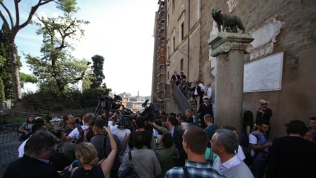 Marino verso le dimissioni, la lunga giornata in Campidoglio