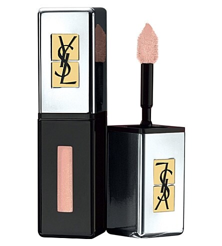 Una tinta per labbra in una nuance nude e naturale, che ti permette di creare un look semplice e raffinato volumizzando allo stesso tempo le tue labbra.