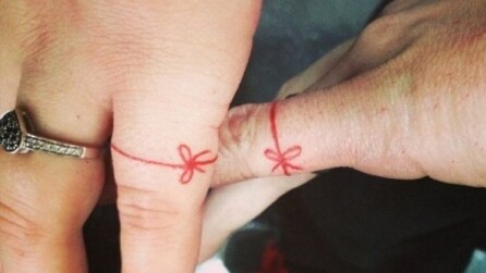 Un tattoo al posto dell'anello: il modo migliore per giurarsi amore eterno