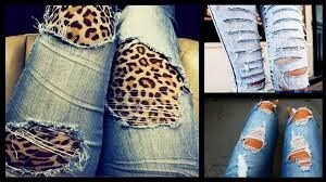 Tirate i fili e utilizzate un ago per allentare i fili che compongono il jeans.