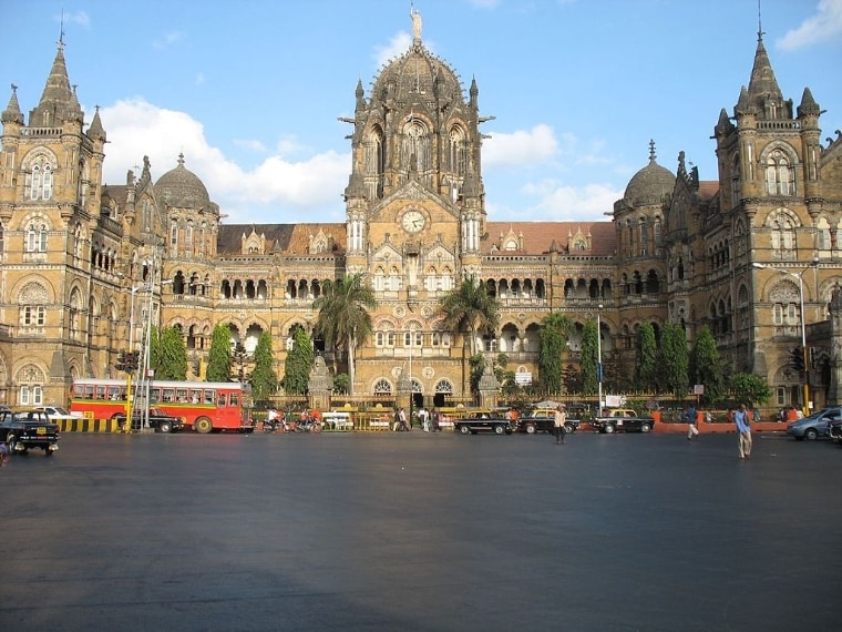 https://commons.wikimedia.org/wiki/File:Mumbai_Train_Station.jpg
