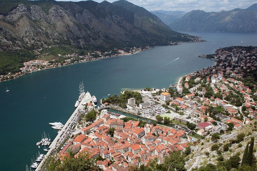 https://commons.wikimedia.org/wiki/File:Panorama_kotor_(Cattaro).jpg