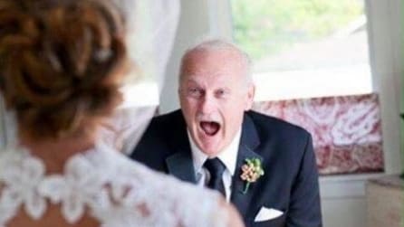 Le emozionanti reazioni dei papà all'abito bianco delle figlie