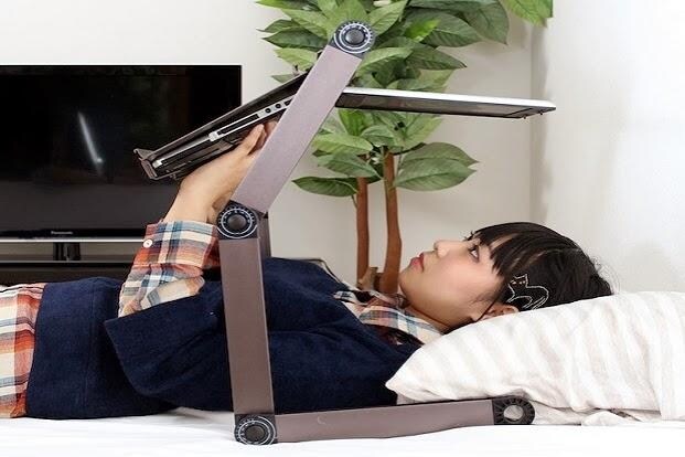 Utile per scrivere, chattare, guardare film o fare qualsiasi cosa al computer comodamente dal proprio letto