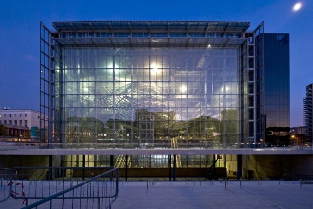 Tutti sapranno dei ritardi e dell'aumento della spesa pubblica per il completamento della famosa "Nuvola", cioè del Centro Congressi dell'EUR a Roma che probabilmente vedrà nel 2016 la sua inaugurazione.